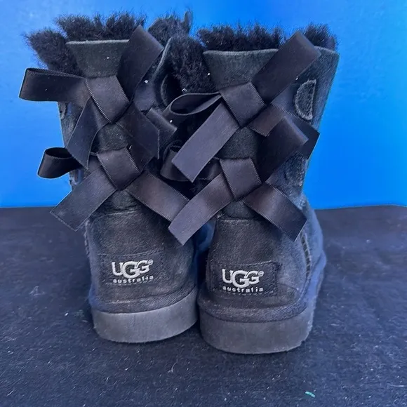 Ugg Boots Black Rear Bows Size 10