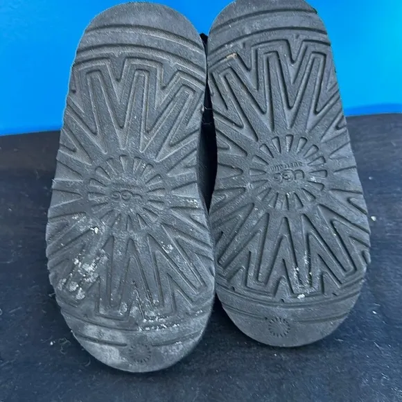 Ugg Boots Black Rear Bows Size 10