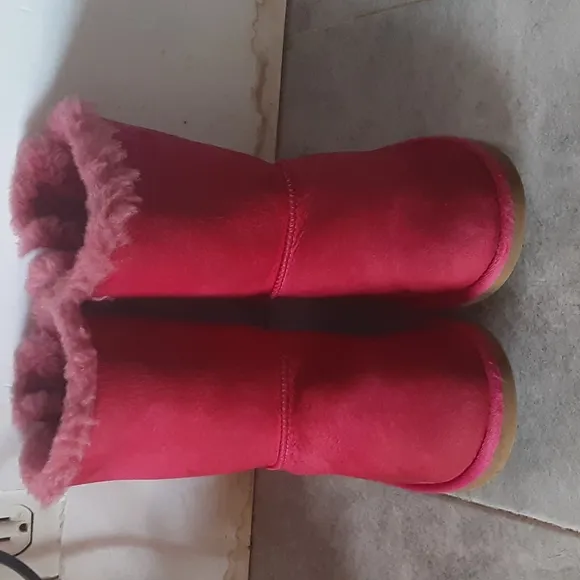 UGG  boots  size 3