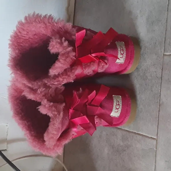 UGG  boots  size 3