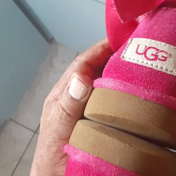 UGG  boots  size 3