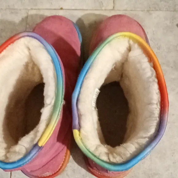 UGG boots size 4 niña