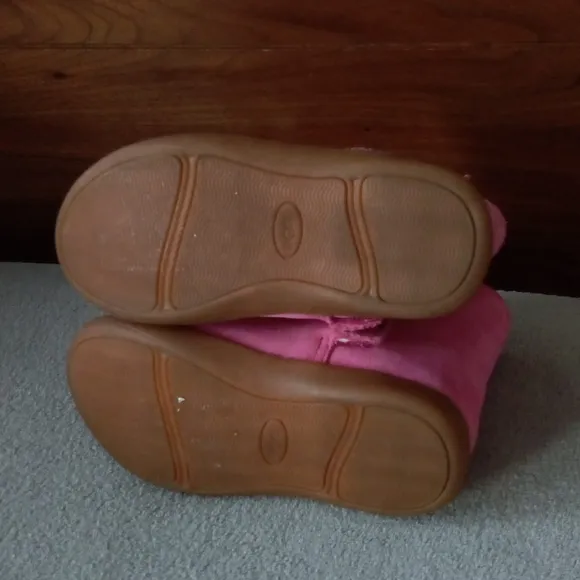 UGG BOOTS SIZE 8