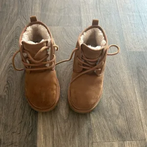 Ugg boots youth size 7