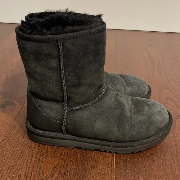 Ugg Girls Black Boots Size 4