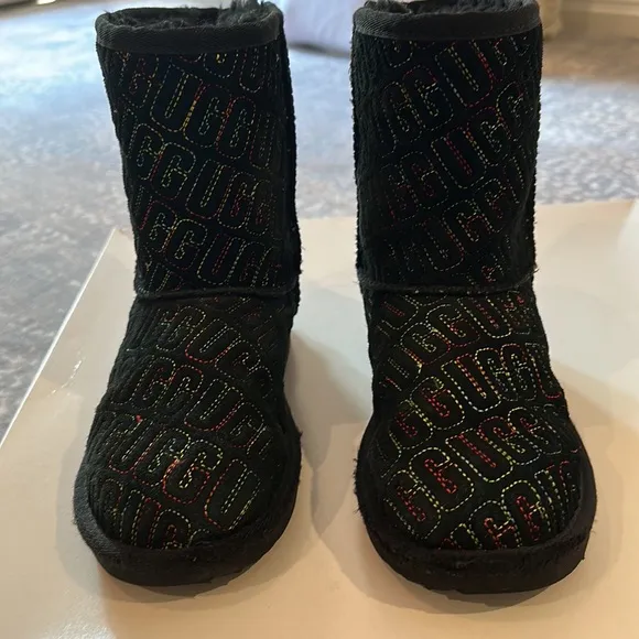 UGG KIDS NIB II GRAPHIC MULTI COLOR STITCHING  BOOTS SIZE 2