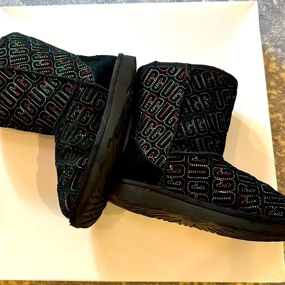 UGG KIDS NIB II GRAPHIC MULTI COLOR STITCHING  BOOTS SIZE 2