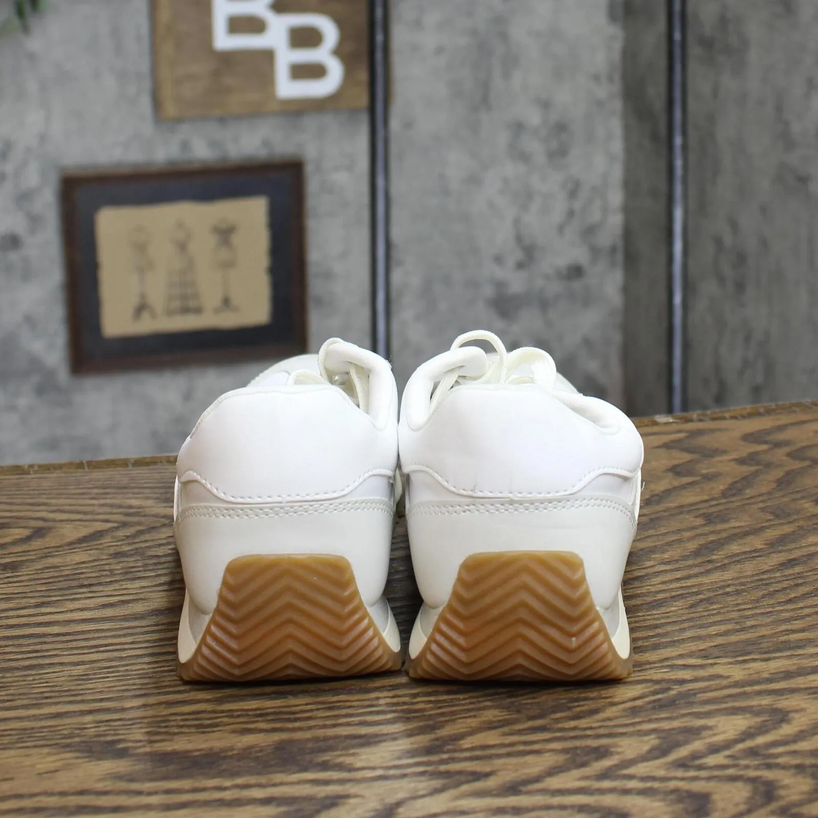 Universal Thread Women's Mercedes Sneakers with Memory Foam Insole White 8M