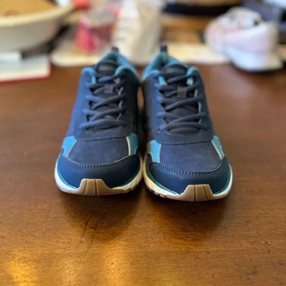 Vionic the Zanny blue‎ size 8.5 women’s walking waterproof sneakers