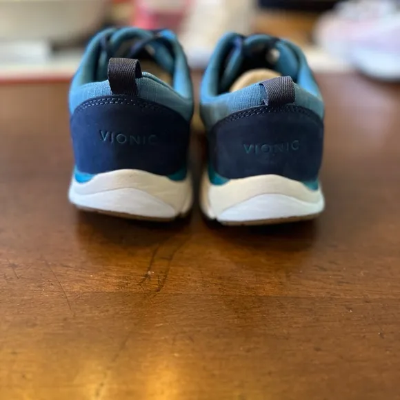 Vionic the Zanny blue‎ size 8.5 women’s walking waterproof sneakers