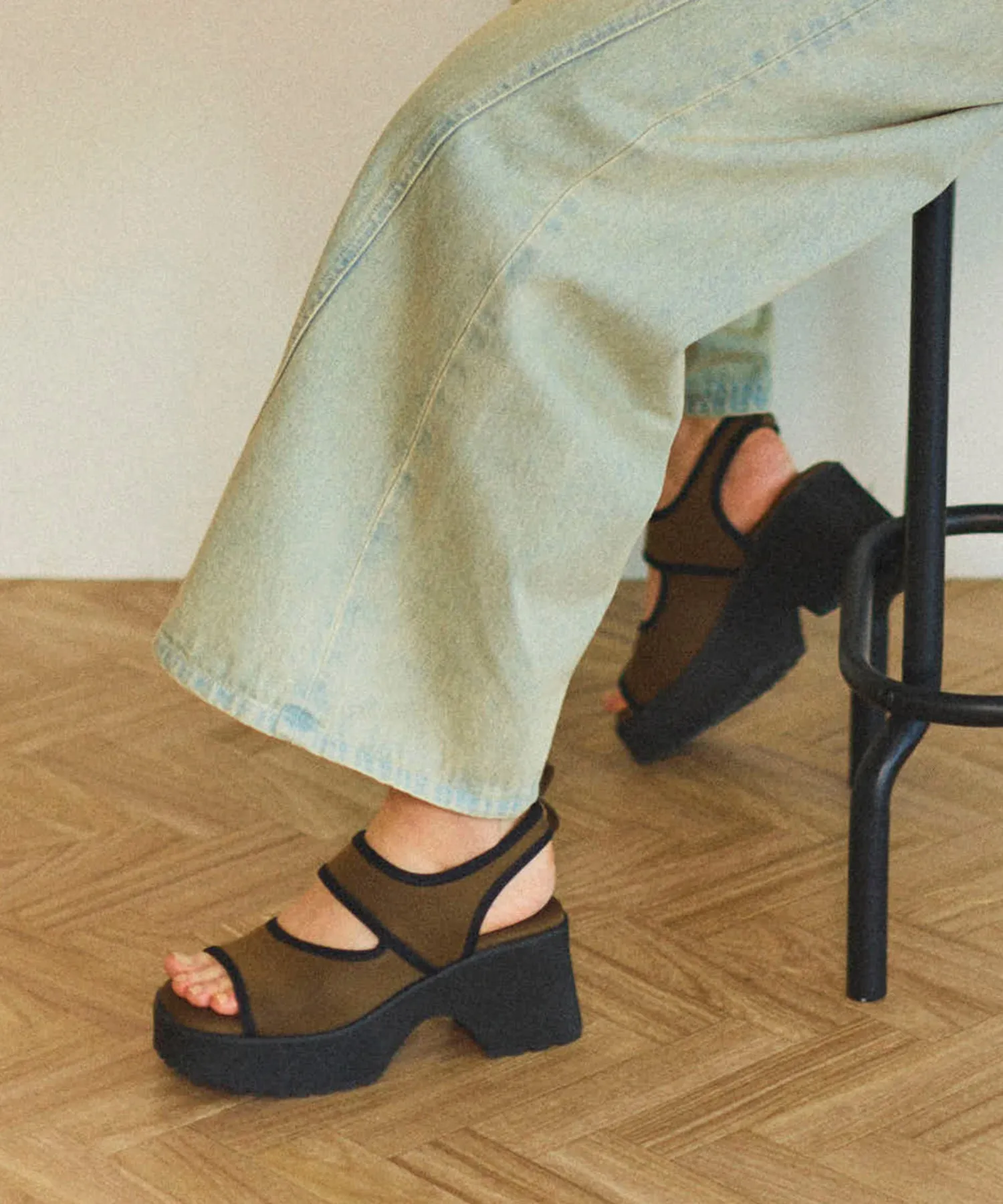 Volume Sole Stretch Sandals