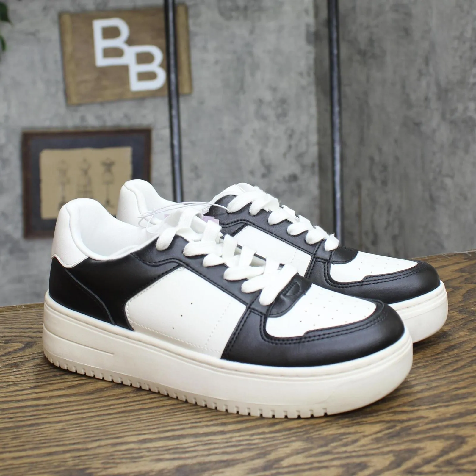 Wild Fable Womens Lola Lace-Up Sneakers with Memory Foam Insole Black 7M