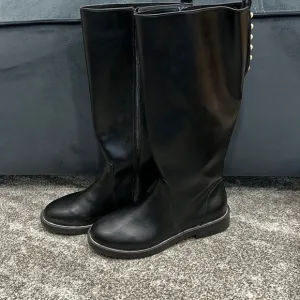 Zara gorgeous boots with pearls